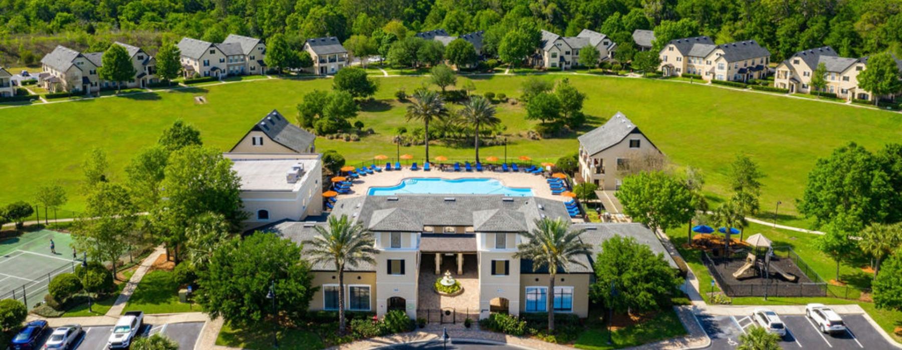 outdoor amenities at Park Lane Apartments